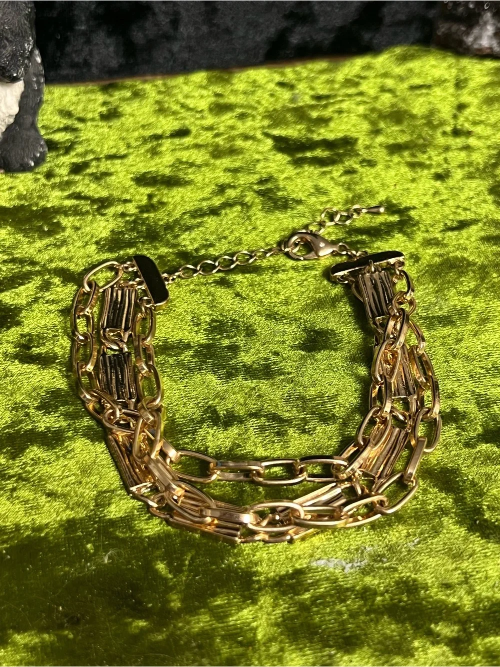 N/A elegant gold